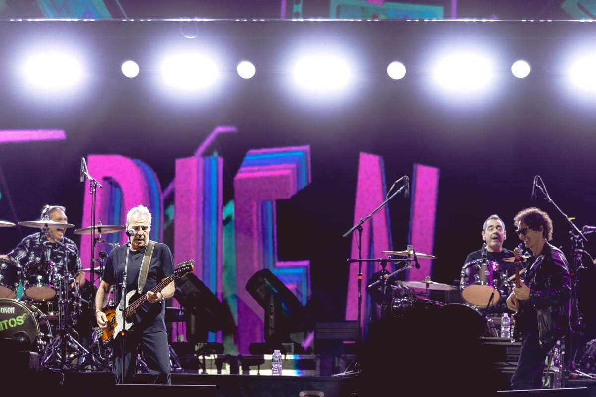 Hombres G & Enanitos Verdes, together on stage, defining a generation of music