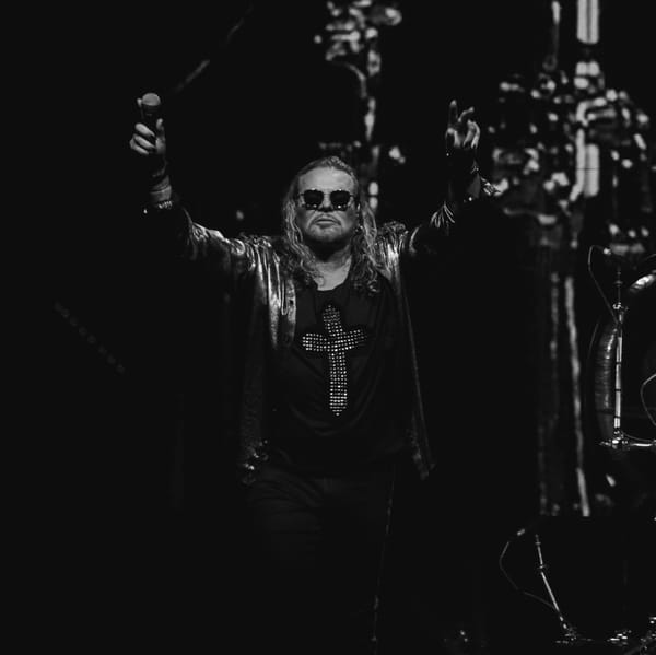 2 SOLD OUT NIGHTS @ UNITED CENTER - CHICAGO WELCOMES MANA FOR THEIR "VIVIR SIN AIRE" TOUR