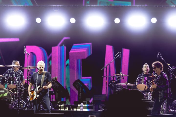 Hombres G & Enanitos Verdes, together on stage, defining a generation of music